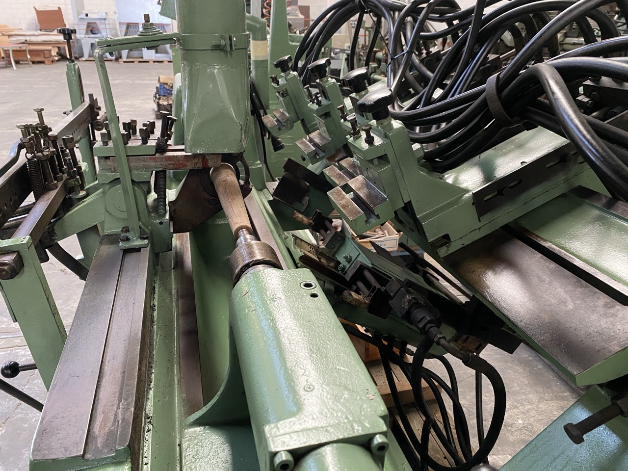 Usato OMA 90/A Tornio per legno, automatico con caricatore, lunghezza massima del pezzo mm. 900