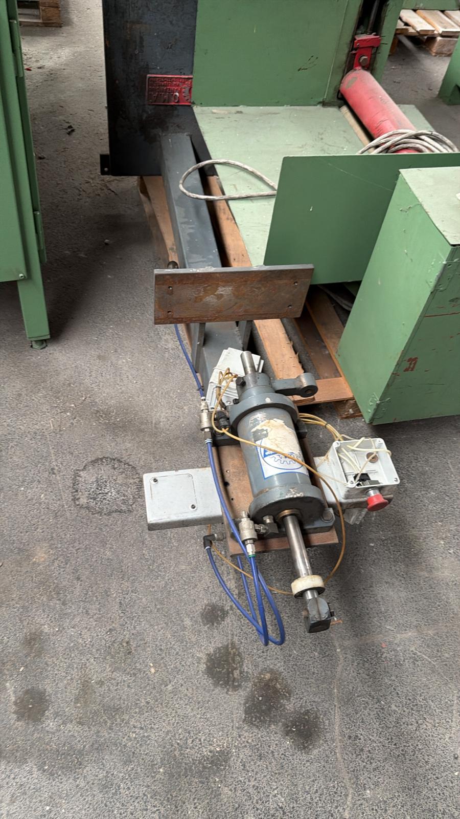 Usato Stock di macchinari lavorazione Stoffa e Cuoio (tappezzeria)