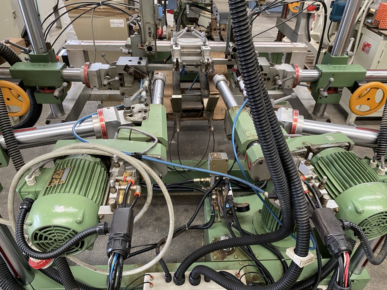 Usato Zigrinatrice foratrice per tressi di sedia