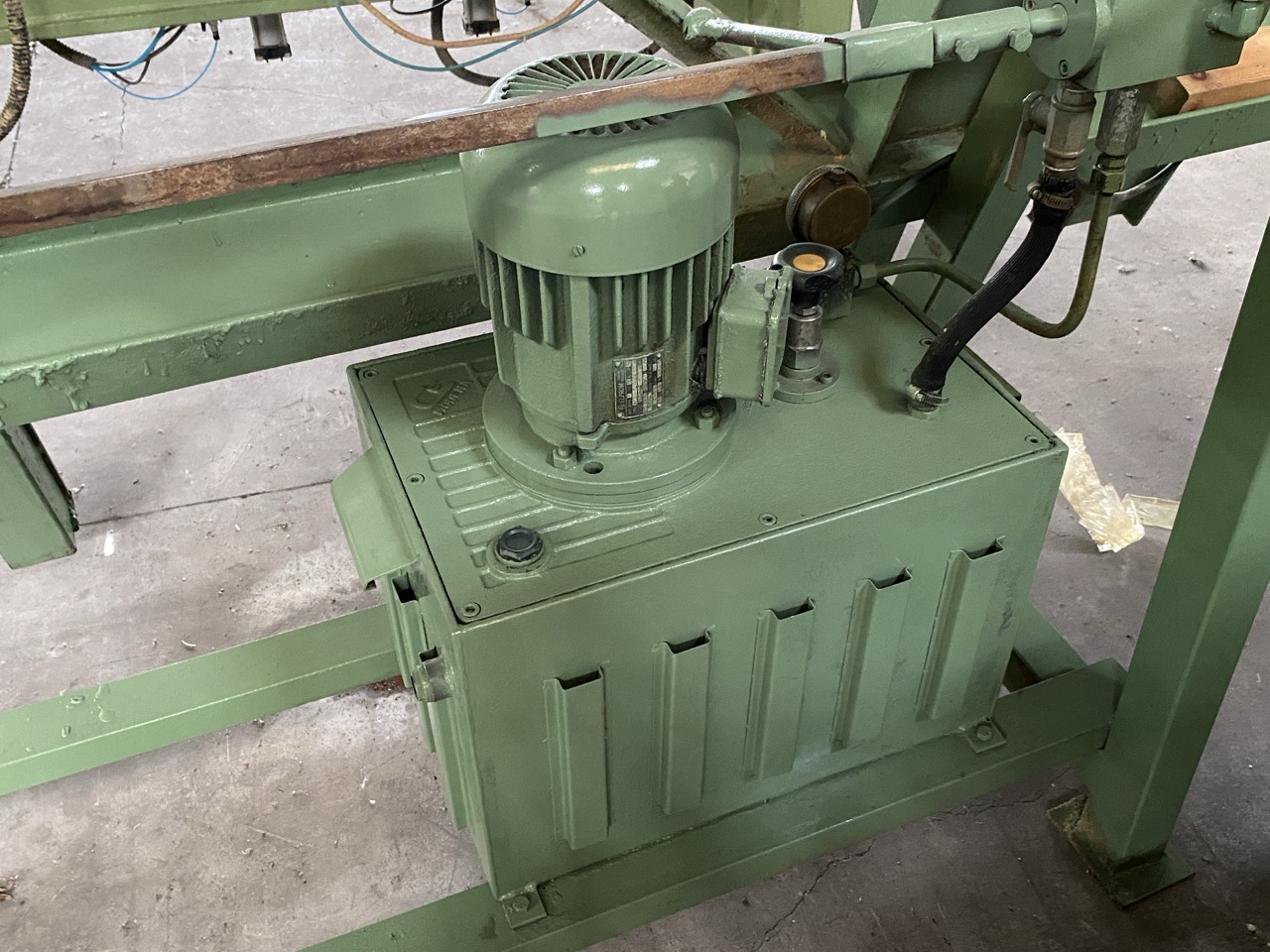 Ricondizionato Strettoio idraulico verticale per serramenti