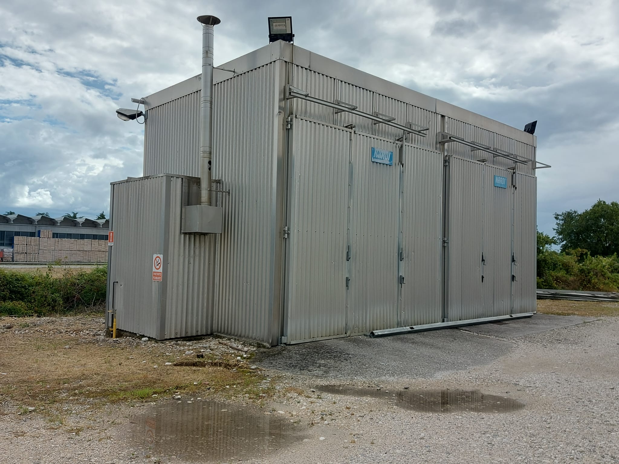 Usato Nardi Nr. 2 Forni di essiccazione da 65 mc (volume interno) cadauno. Alimentazione a Gas Metano.