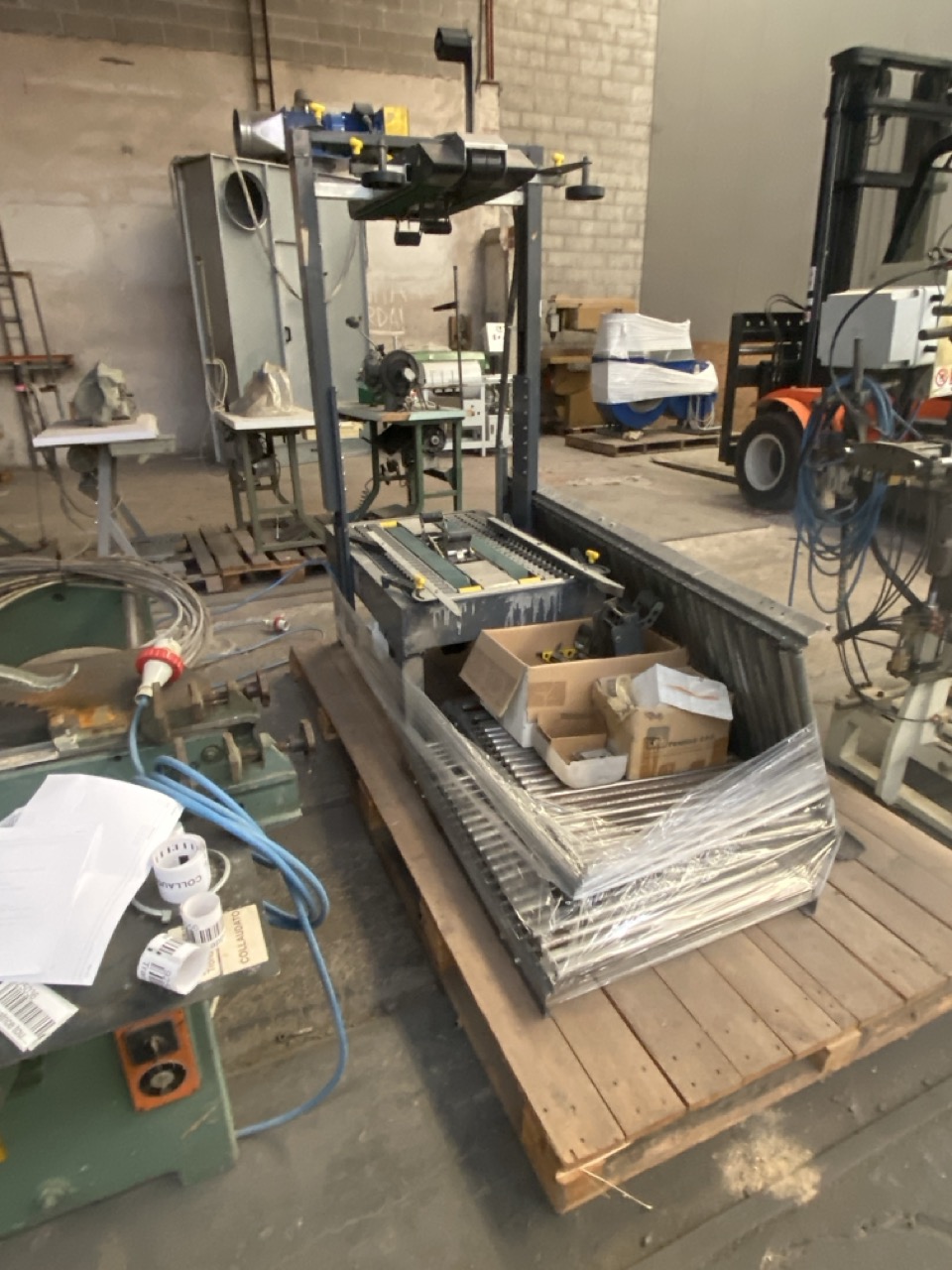 Usato Siat SM26 Scocciatrice superiore e inferiore completa di rulliere di carico e scarico.