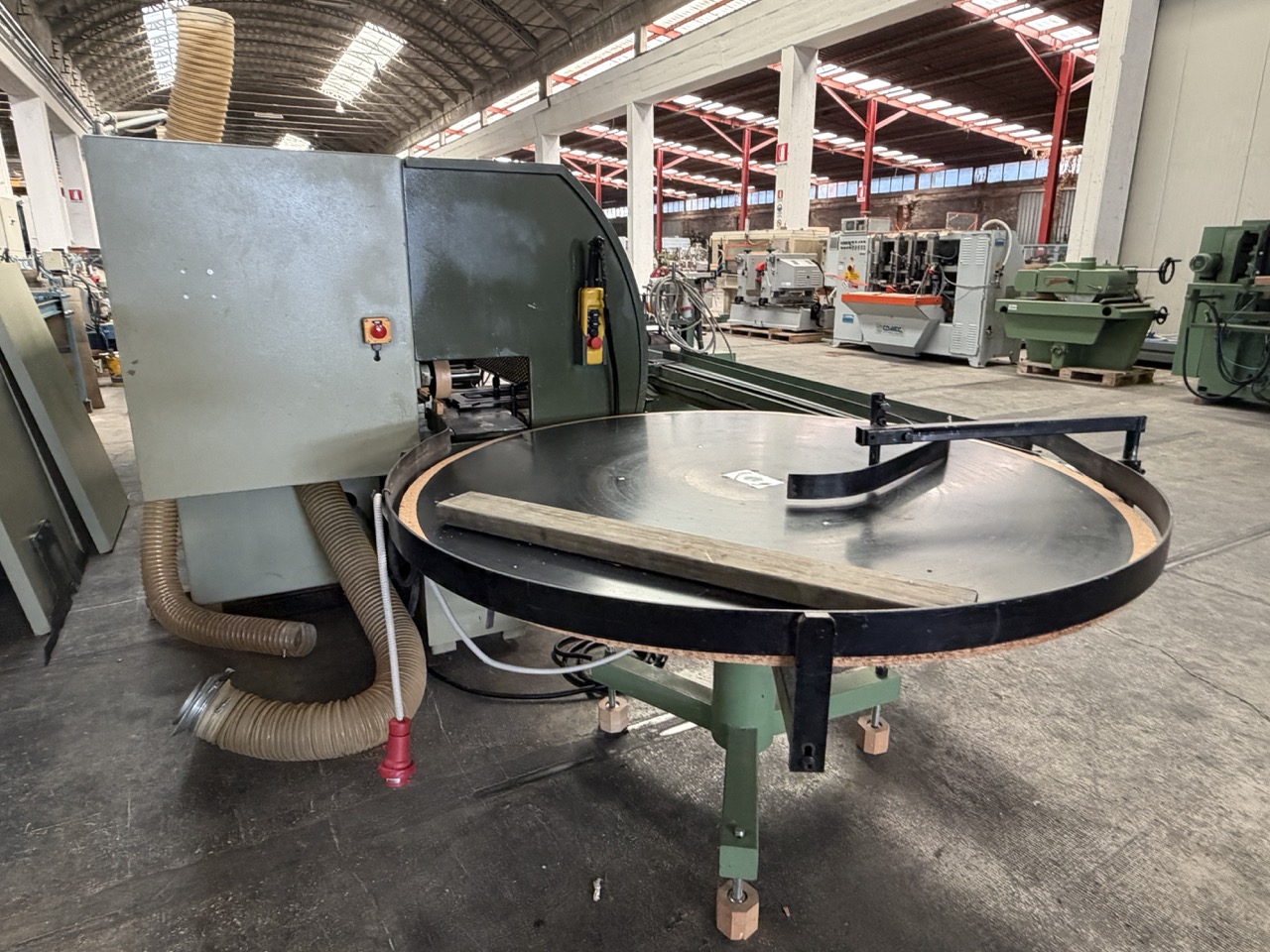 Usato 1995 SCM Superset 23 Plus Scorniciatrice marchiata CE, a 6 alberi, banco da mm. 230 con piano rigato.