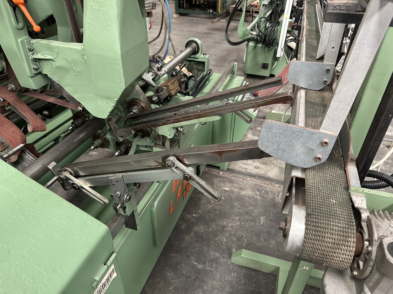 Usato Linea di tornitura e levigatura automatica, con Tornio Oma e Levigatrice Genini da 1200 mm