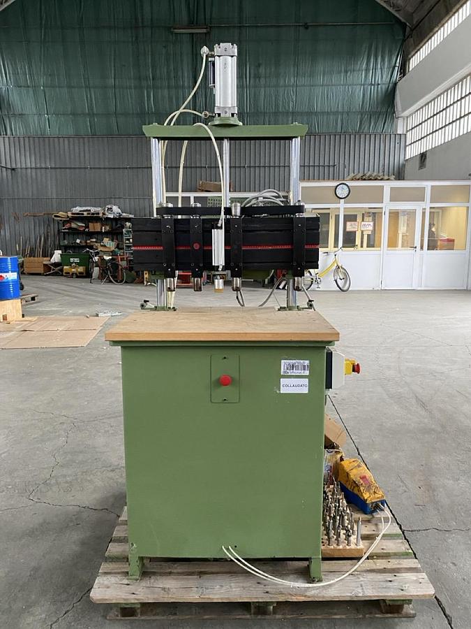 Ricondizionato Foratrice verticale a 3 mandrini