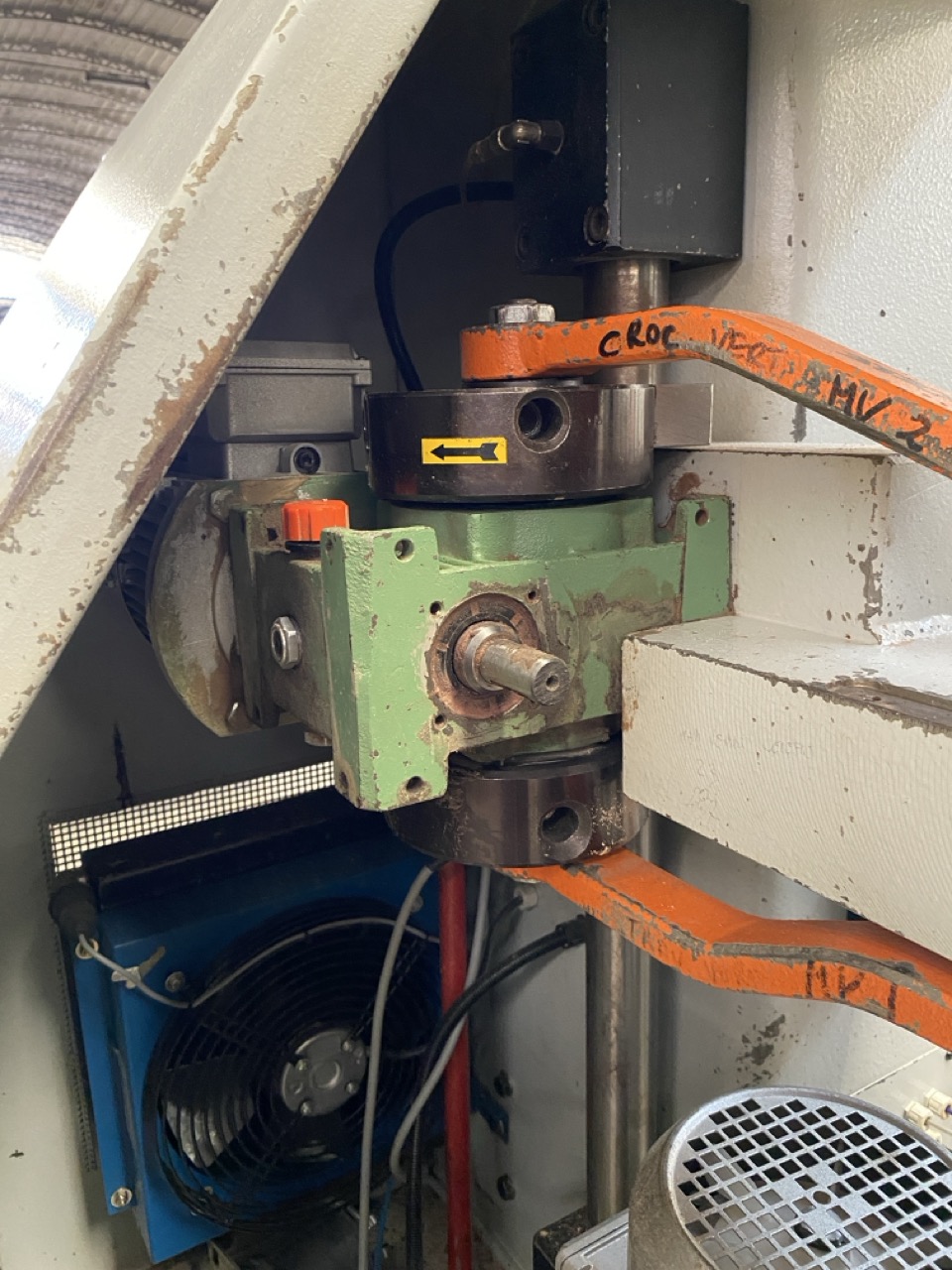 Usato 1995 (CE) Comec MOV8UX+CAP(LV+LO) Mortasatrice orizzontale e verticale, per pezzi corti, a doppio caricatore per alta produttività