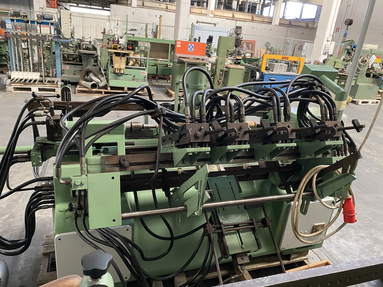 Usato OMA 90/A Tornio per legno, automatico con caricatore, lunghezza massima del pezzo mm. 900