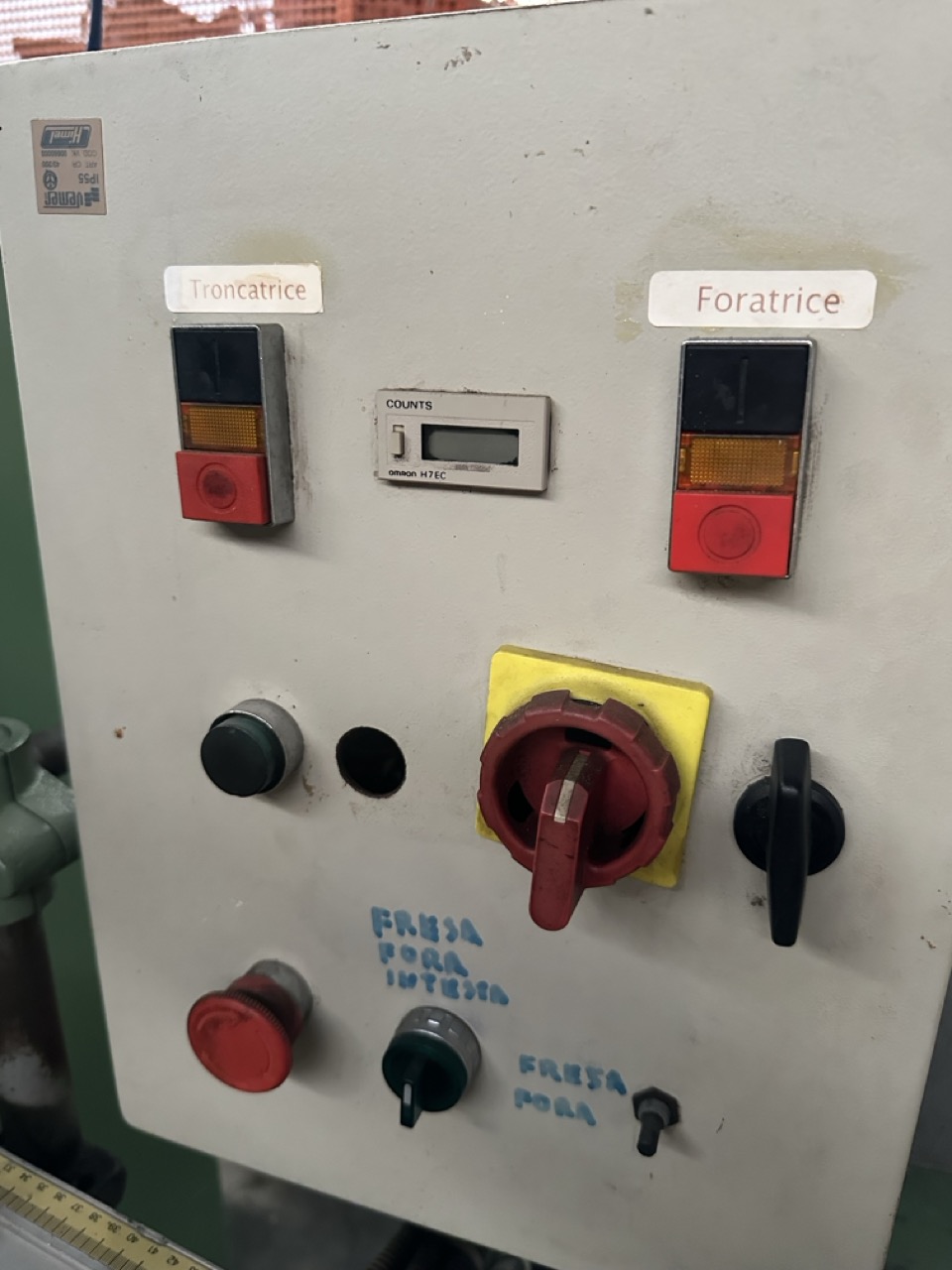 Usato Troncatrice Fresatrice Foratrice speciale per lavorare elementi in testa (vedi foto)