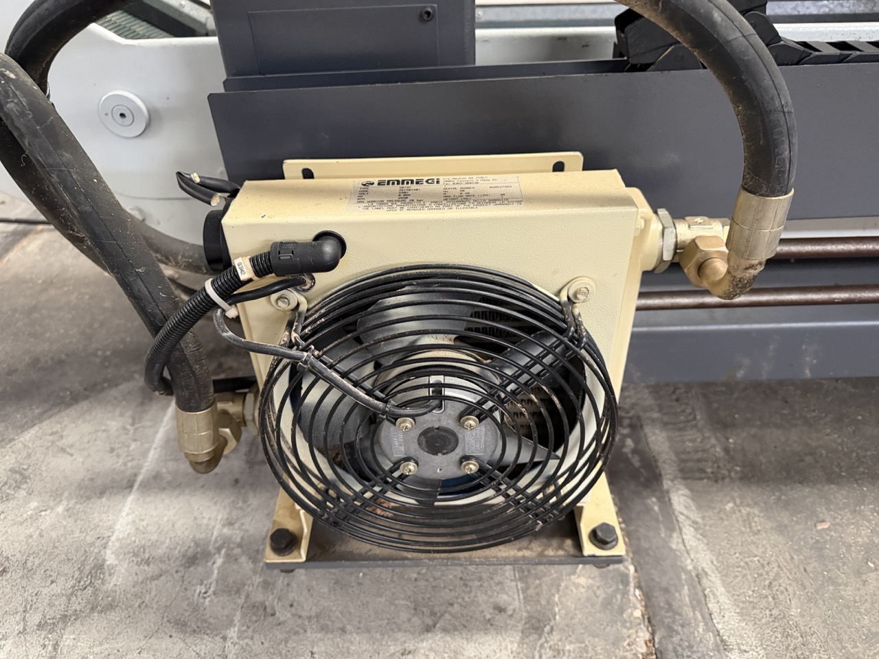 Usato 2002 Friulmac DUALFEED Troncatore - Caricatore per Scorniciatrice idraulico, automatico, con regolazione misure elettronica.