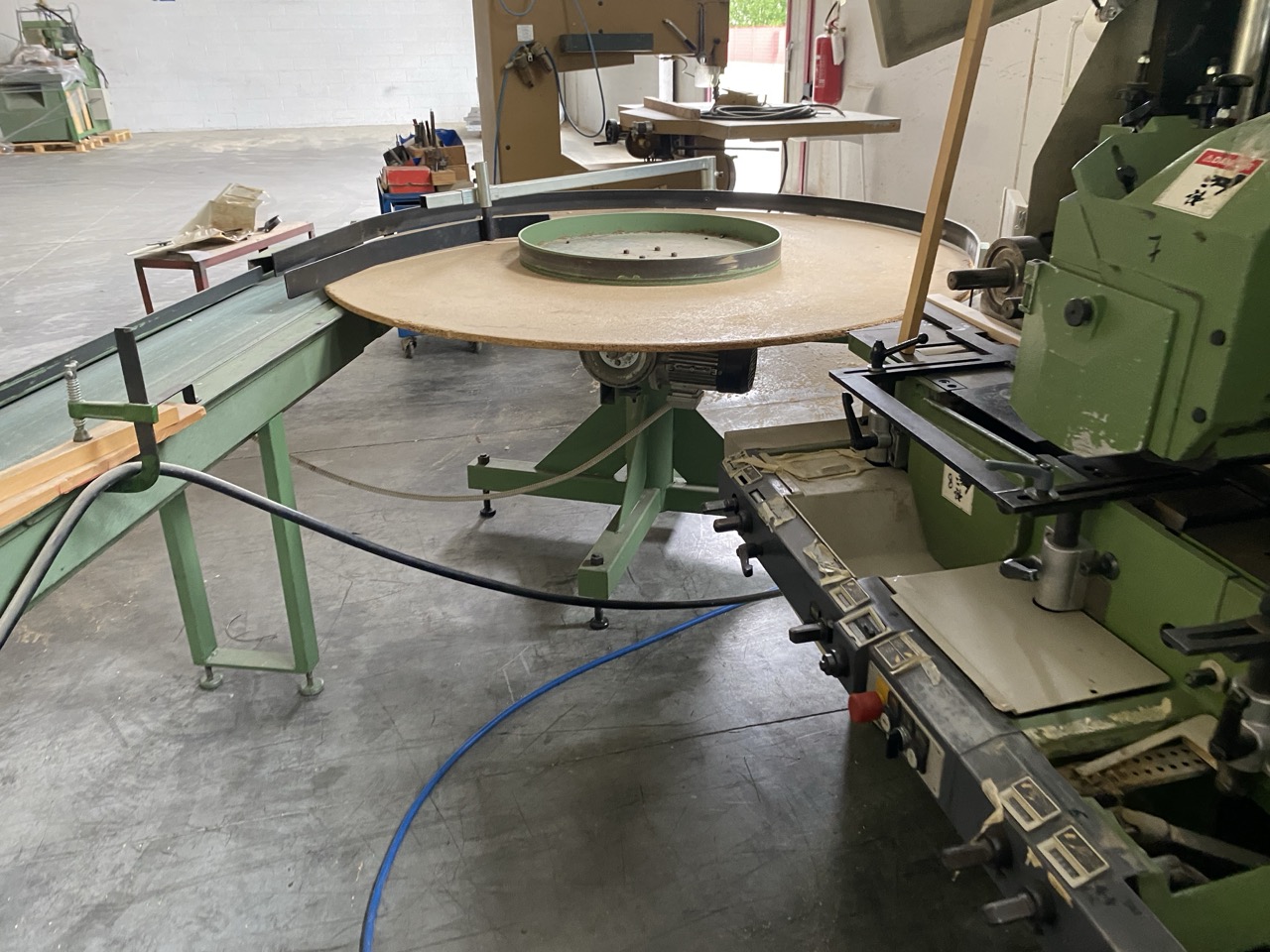 Usato Impianto completo 1994 Weinig U23 + Friulmac FN3 + giostra convogliatrice + nastro di ritorno + accessori