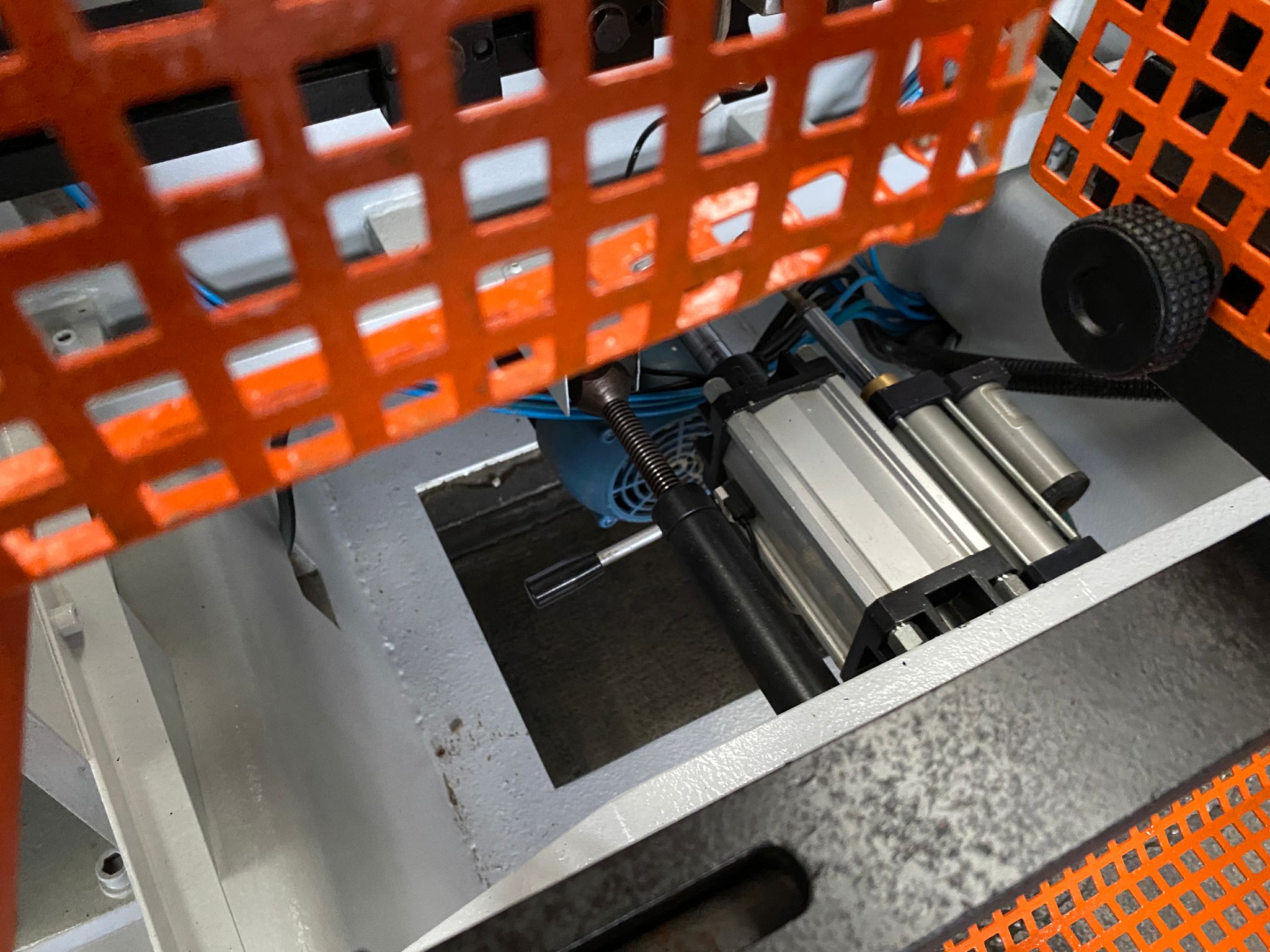 Ricondizionato 1995 Comec MMO/5-CL+CA Mortasatrice orizzontale a doppia oscillazione, con 7 mandrini