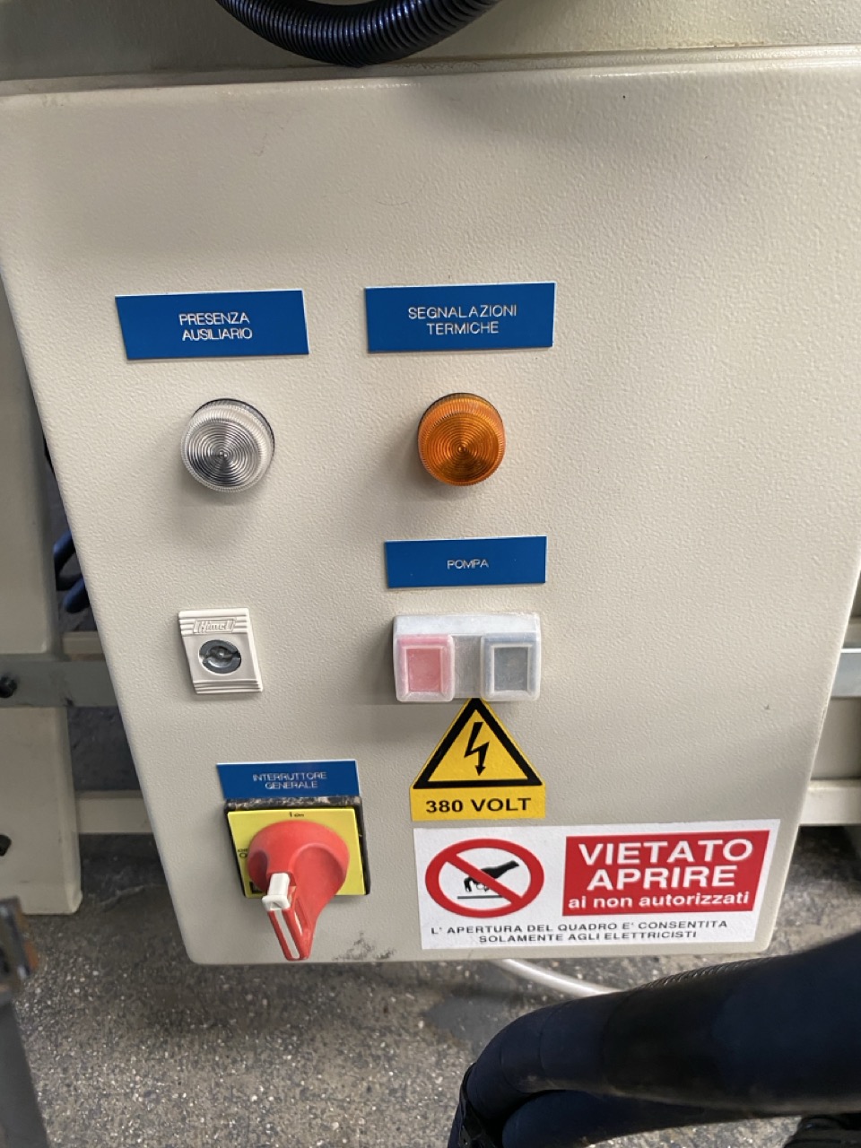 Usato 1999 Camam SI/3L/G1 Strettoio idraulico a due banchi registrabili a libro, per il montaggio di schienali di sedia o simili