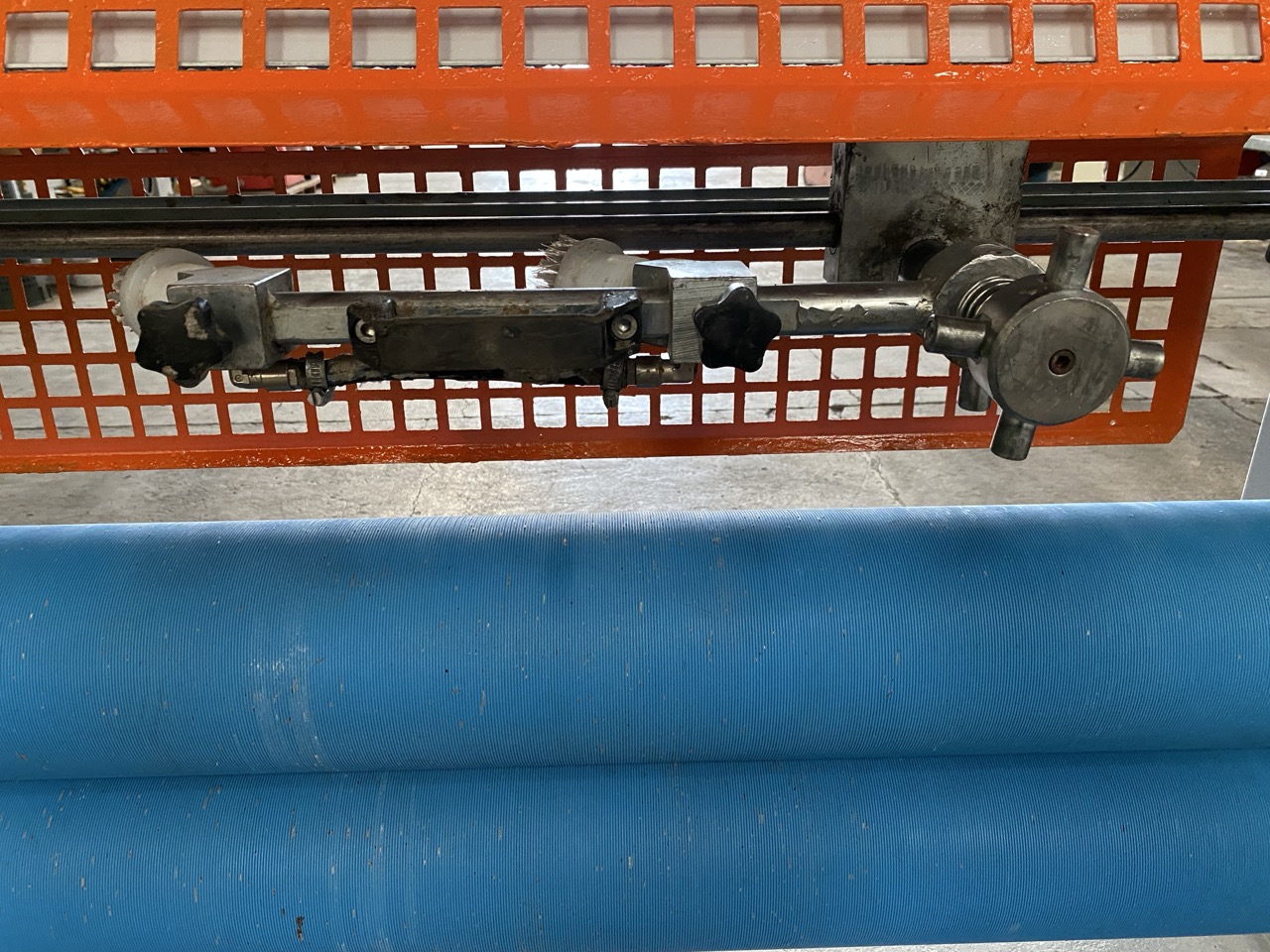 Usato Spalmacolla a 2 rulli con pulitore manuale