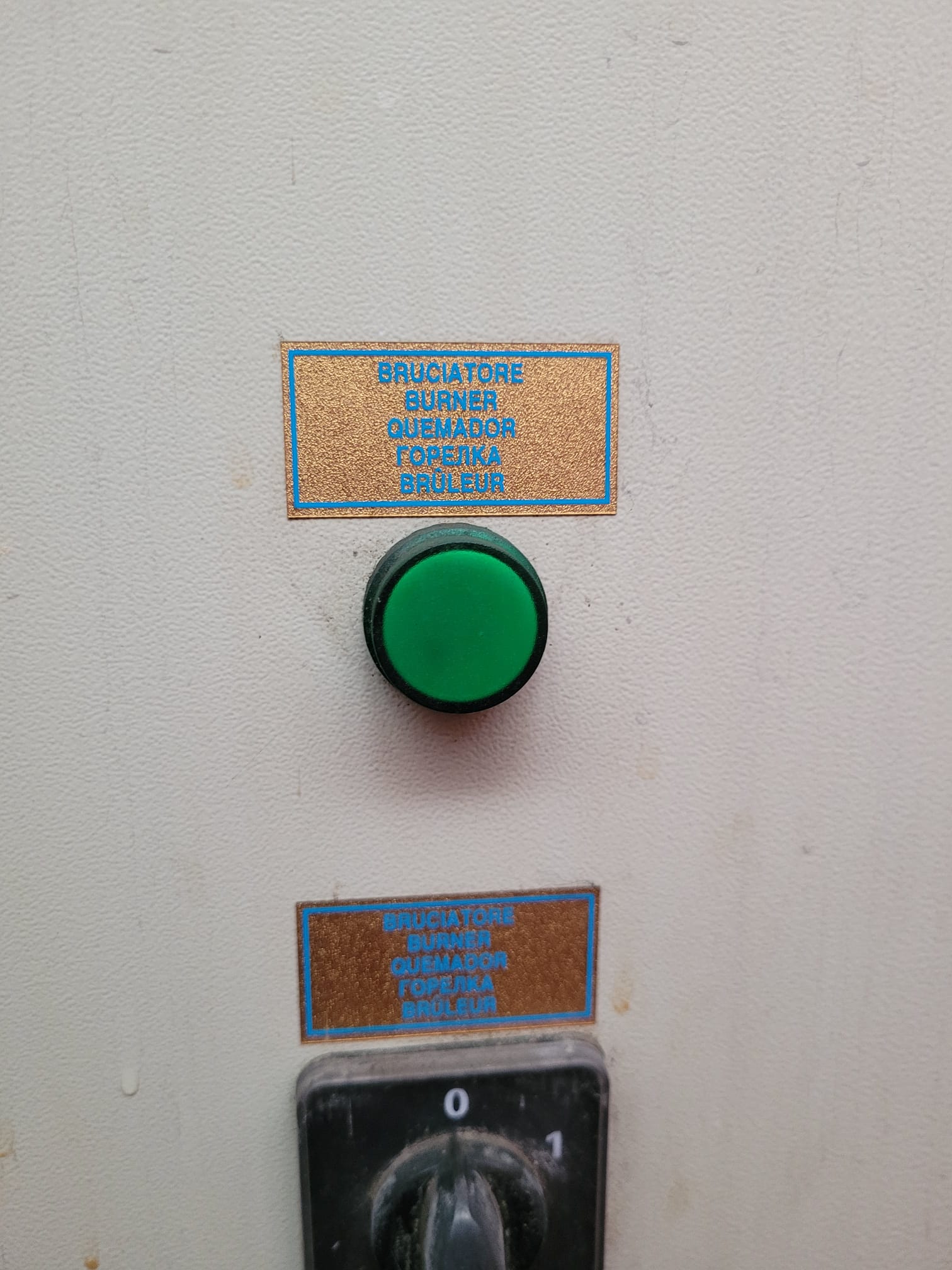 Usato 1996 Uniconfort CMT/F 45 Generatore di acqua calda alimentato a trucioli / legna