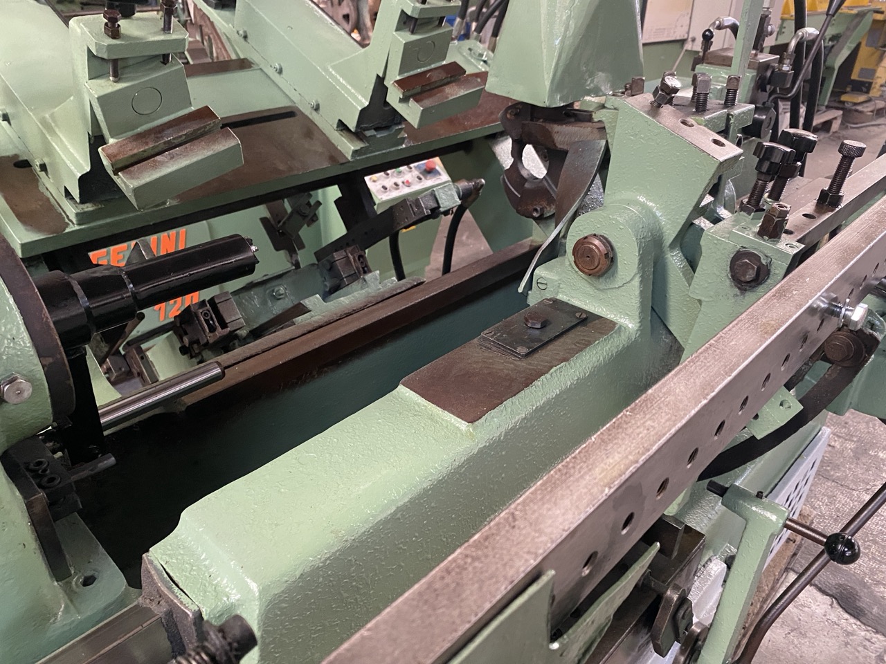 Usato OMA \ 60 \ A Tornio per legno, automatico con caricatore, lunghezza massima dei pezzi mm. 600