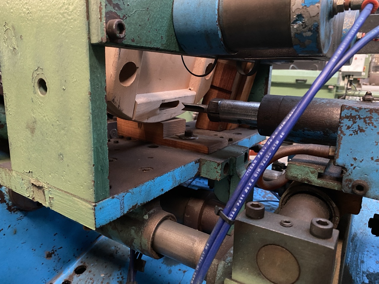 Usato Mortasatrice doppia orizzontale per sedili tipo "Old America" e simili, usata.