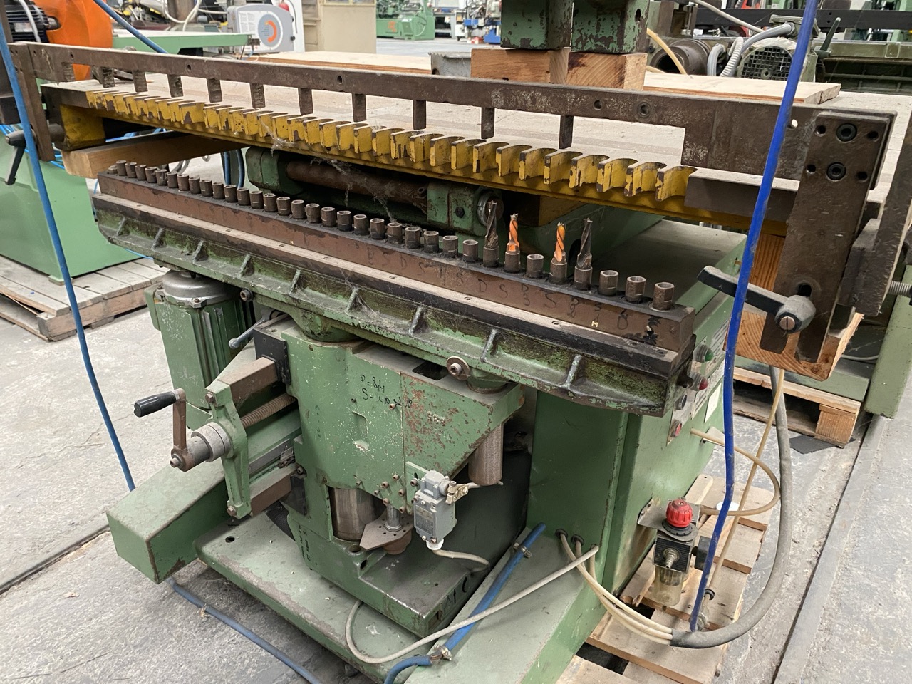 Usato Vita Foratrice orizzontale e verticale per falegname, passo 32mm