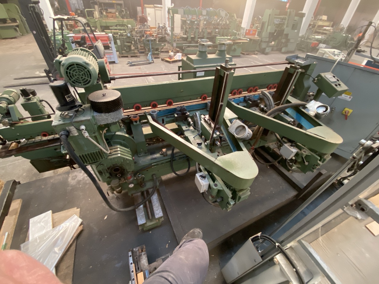 Usato Levigatrice per elementi marca Tagliabue a 2 nastri per lato