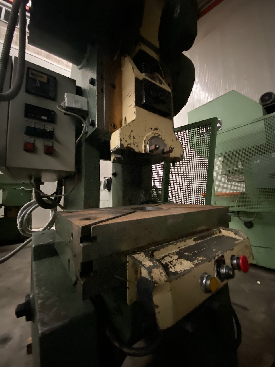 Usato Pressa eccentrica marca Invernizzi modello T/35 FZ, 35 tonnellate