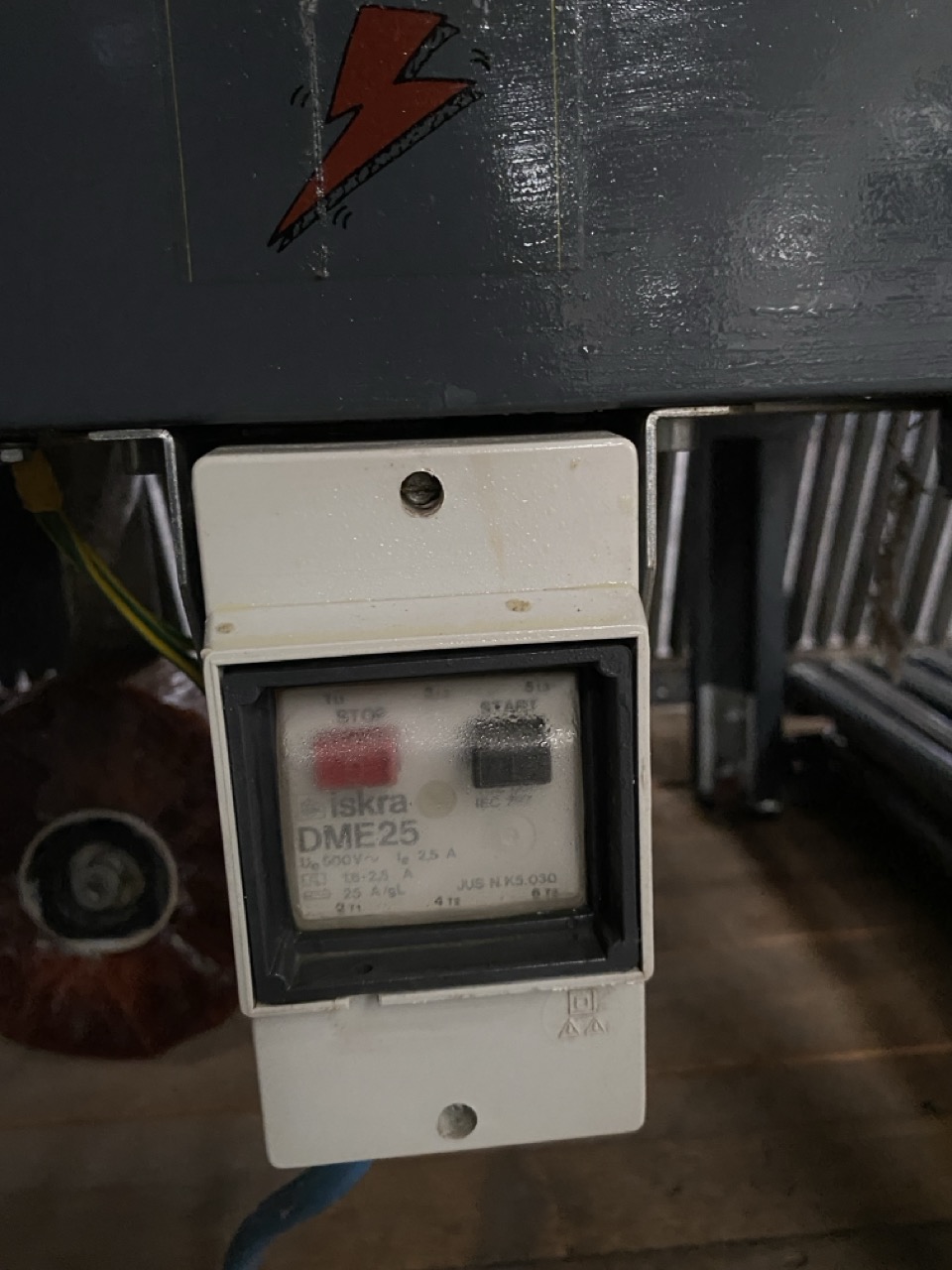 Usato Siat SM26 Scocciatrice superiore e inferiore completa di rulliere di carico e scarico.