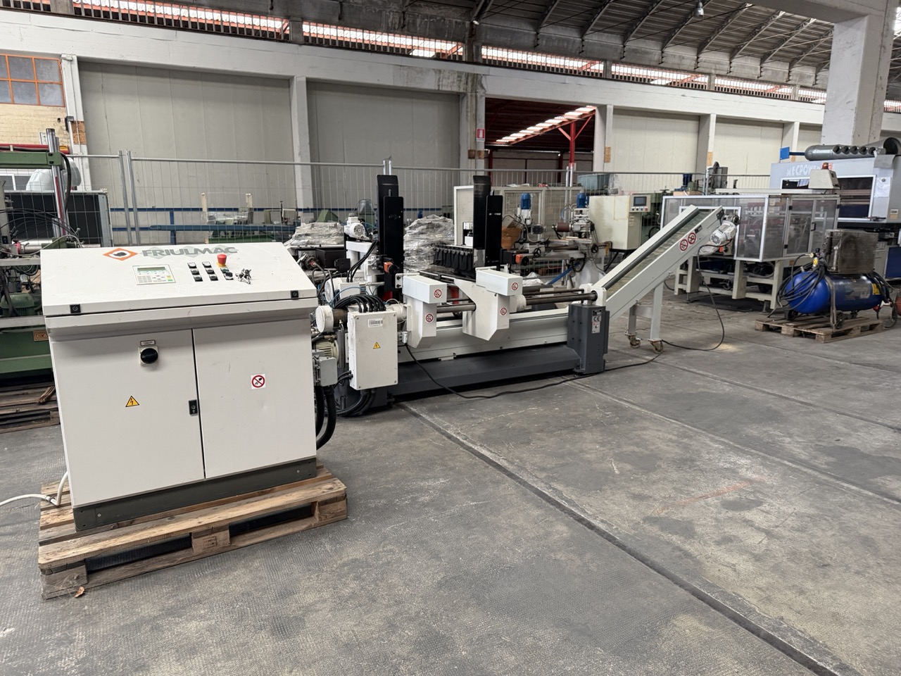 Usato 2002 Friulmac DUALFEED Troncatore - Caricatore per Scorniciatrice idraulico, automatico, con regolazione misure elettronica.