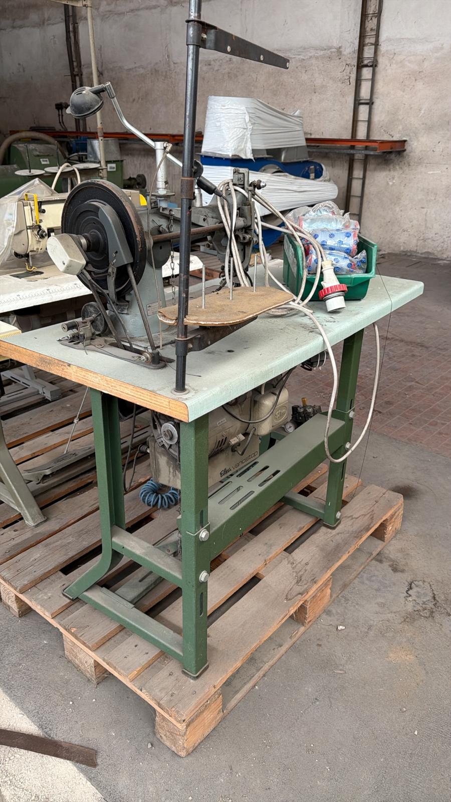 Usato Stock di macchinari lavorazione Stoffa e Cuoio (tappezzeria)