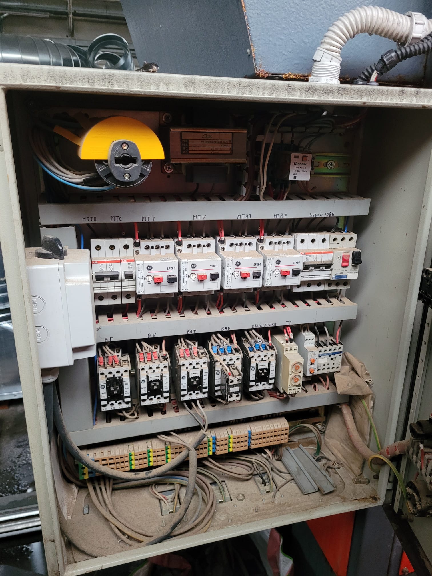 Usato 1996 Uniconfort CMT/F 45 Generatore di acqua calda alimentato a trucioli / legna