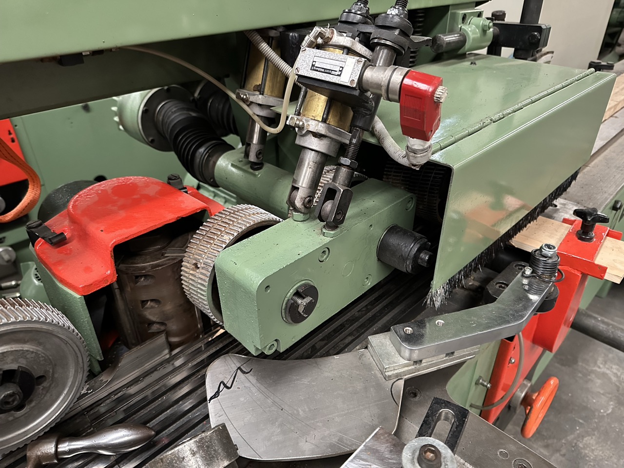 Ricondizionato Weinig UNI 22 A Unimat 22 Scorniciatrice a 6 alberi con albero sinistro automatico