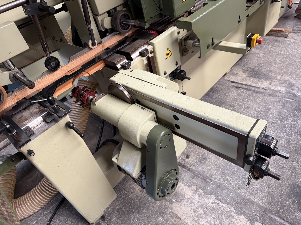 Usato 1995 SCM Superset 23 Plus Scorniciatrice marchiata CE, a 6 alberi + 1 universale, banco da mm. 230 con piano rigato.