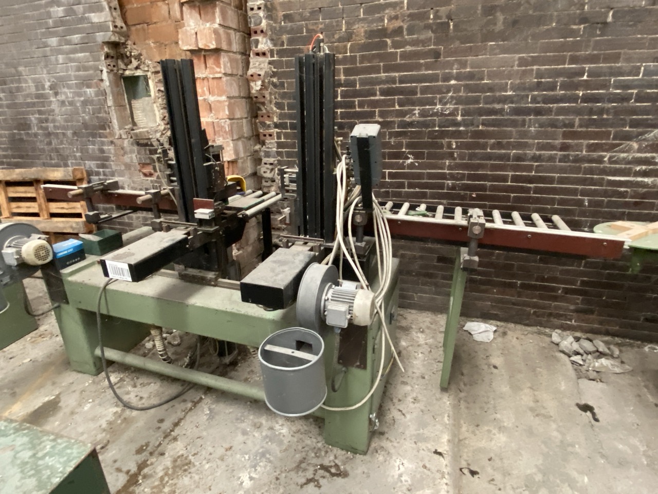 Usato Stock 2 Macchinari per cerniere di Antine per cucina