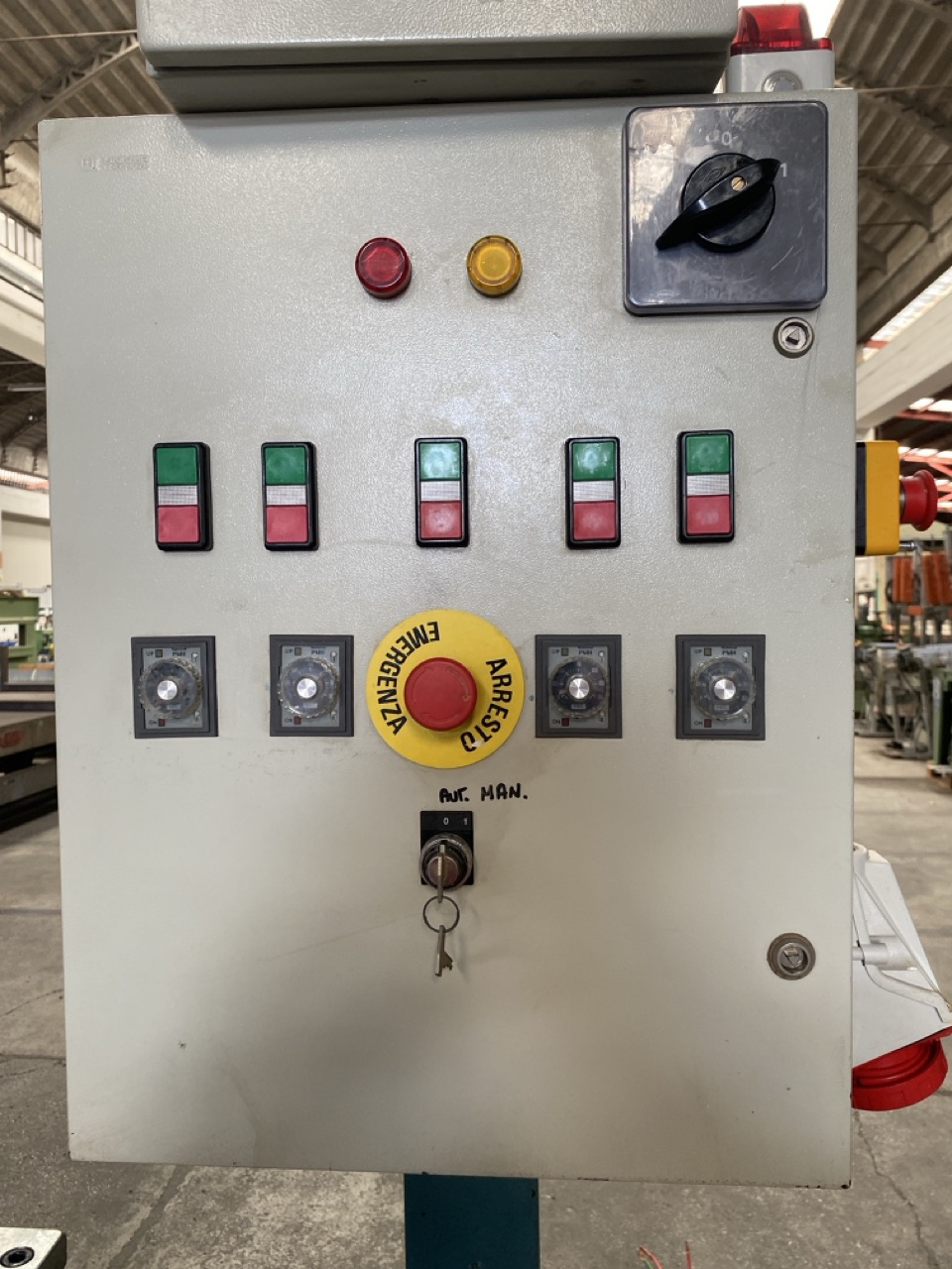 Usato Levigatrice laterale a 2 nastri verticali, per pezzi dritti o sagomati