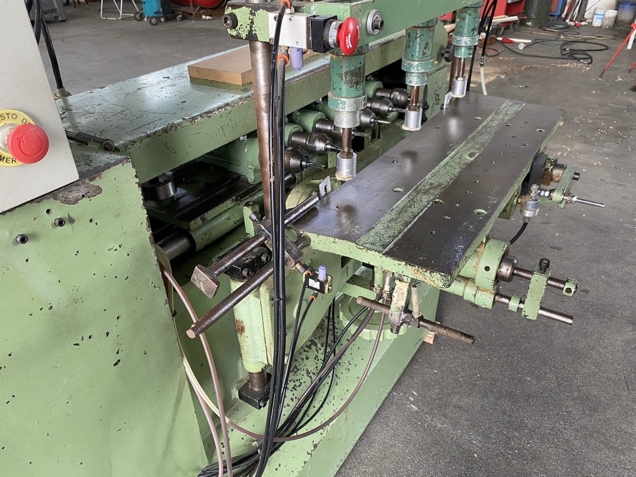 Usato Foratrice mortasatrice orizzontale doppia, a 6 mandrini, usata.