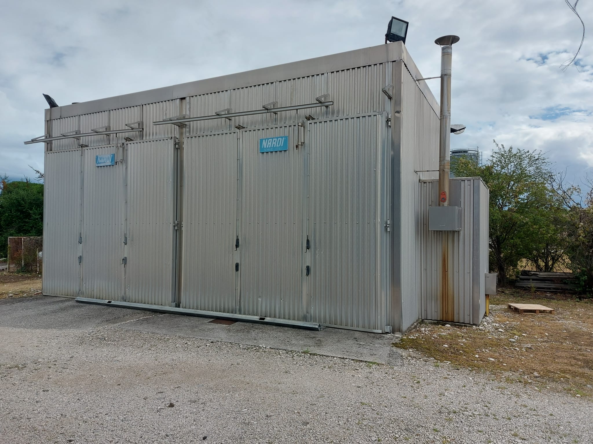 Usato Nardi Nr. 2 Forni di essiccazione da 65 mc (volume interno) cadauno. Alimentazione a Gas Metano.