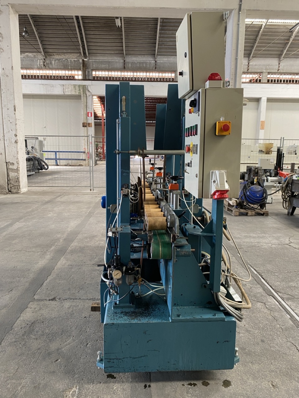 Usato Levigatrice laterale a 2 nastri verticali, per pezzi dritti o sagomati