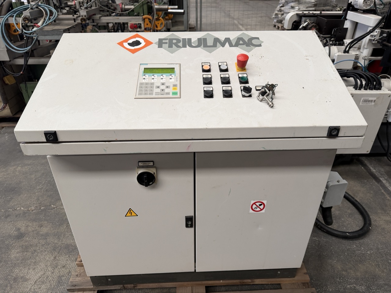 Usato 2002 Friulmac DUALFEED Troncatore - Caricatore per Scorniciatrice idraulico, automatico, con regolazione misure elettronica.