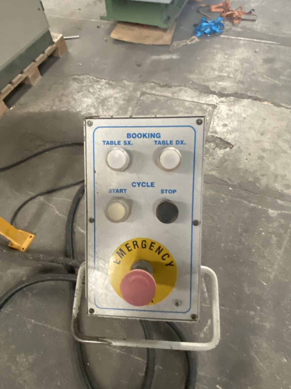 Usato 2000 SAOM T55 Pantografo CNC usato, non collaudato, come visto e piaciuto.