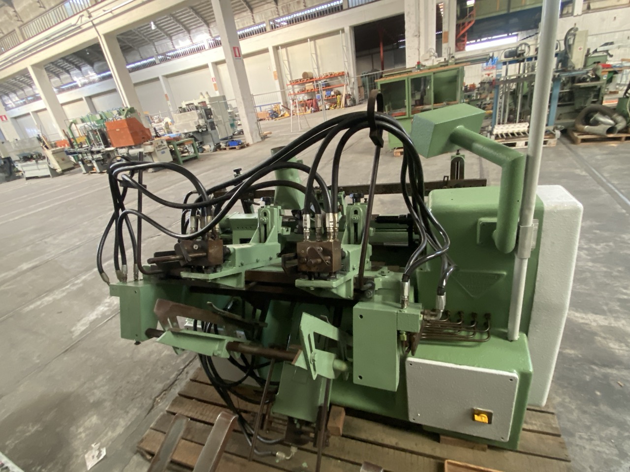 Usato OMA \ 60 \ A Tornio per legno, automatico con caricatore, lunghezza massima dei pezzi mm. 600