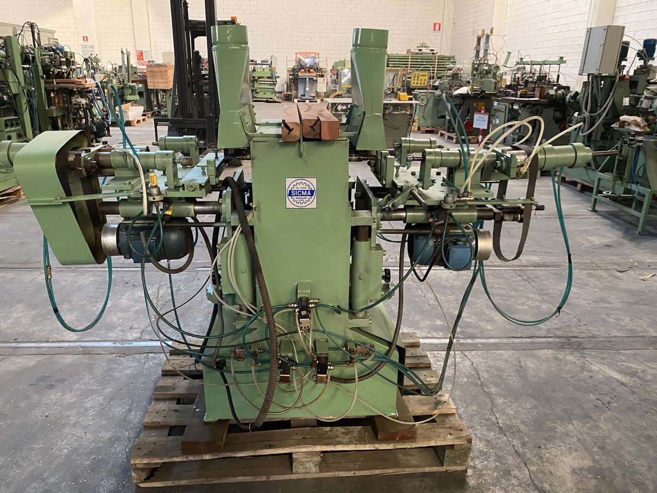 Usato Foratrice doppia, a 8 mandrini per lato, per colonnine di schienale di sedie modello “Old America”