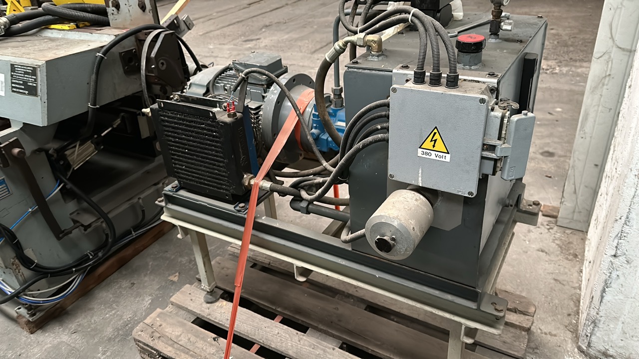 Usato 2000 Comec FGC/2 Fresatrice orizzontale automatica, con doppio caricatore e nastro di scarico pezzi