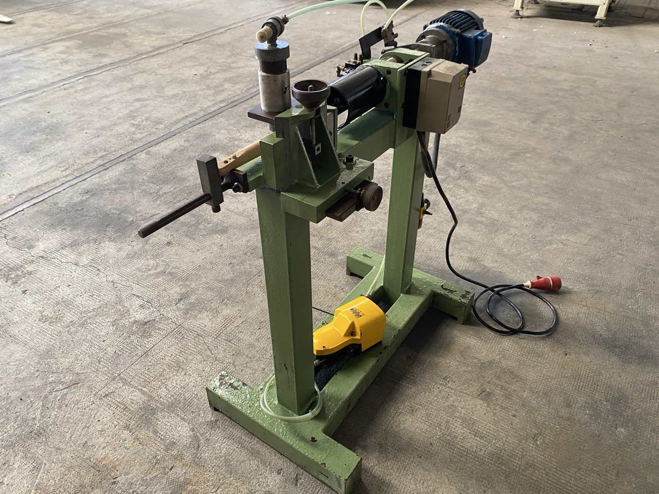 Usato Foratrice regolabile per teste di elementi