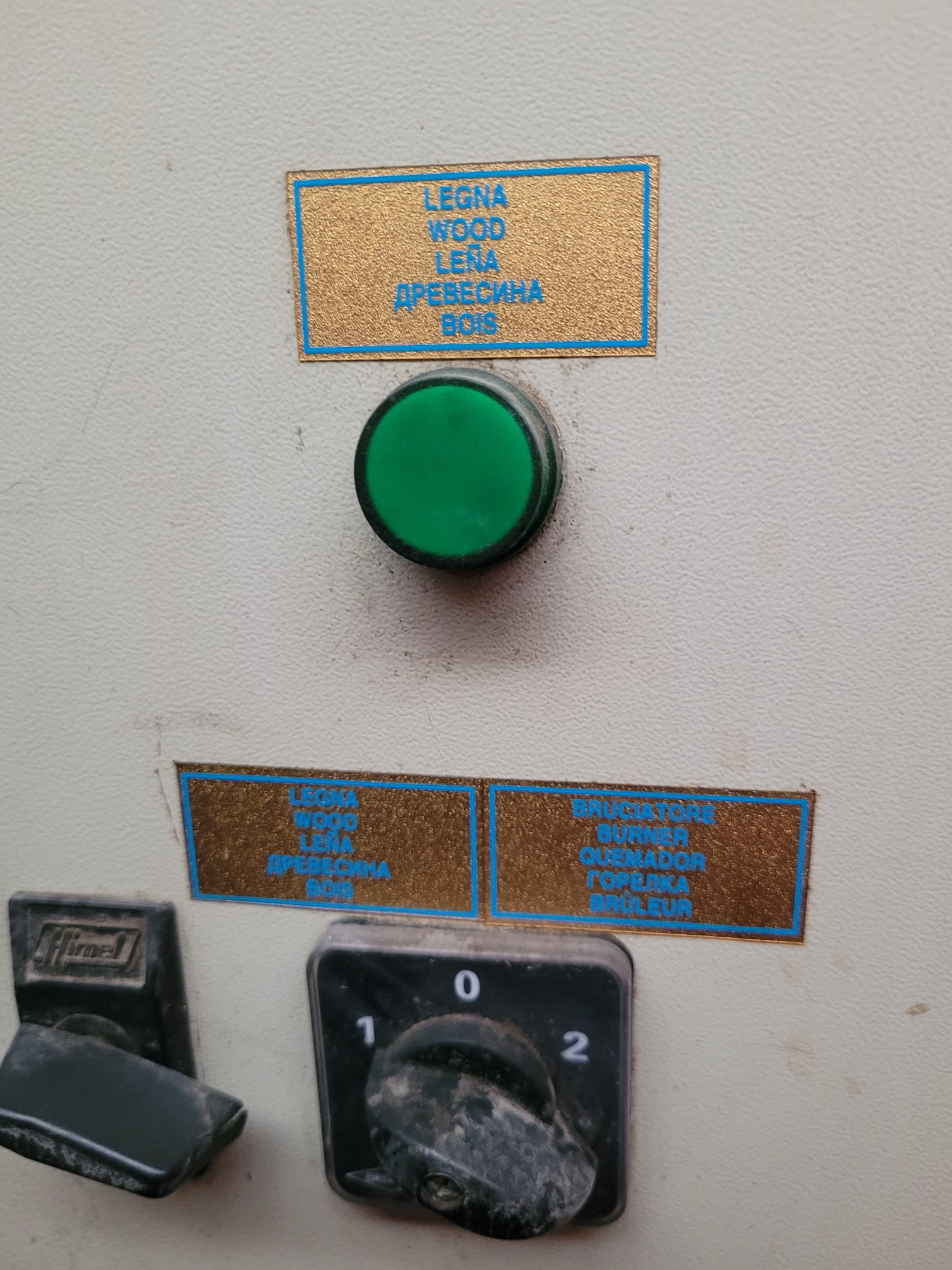 Usato 1996 Uniconfort CMT/F 45 Generatore di acqua calda alimentato a trucioli / legna