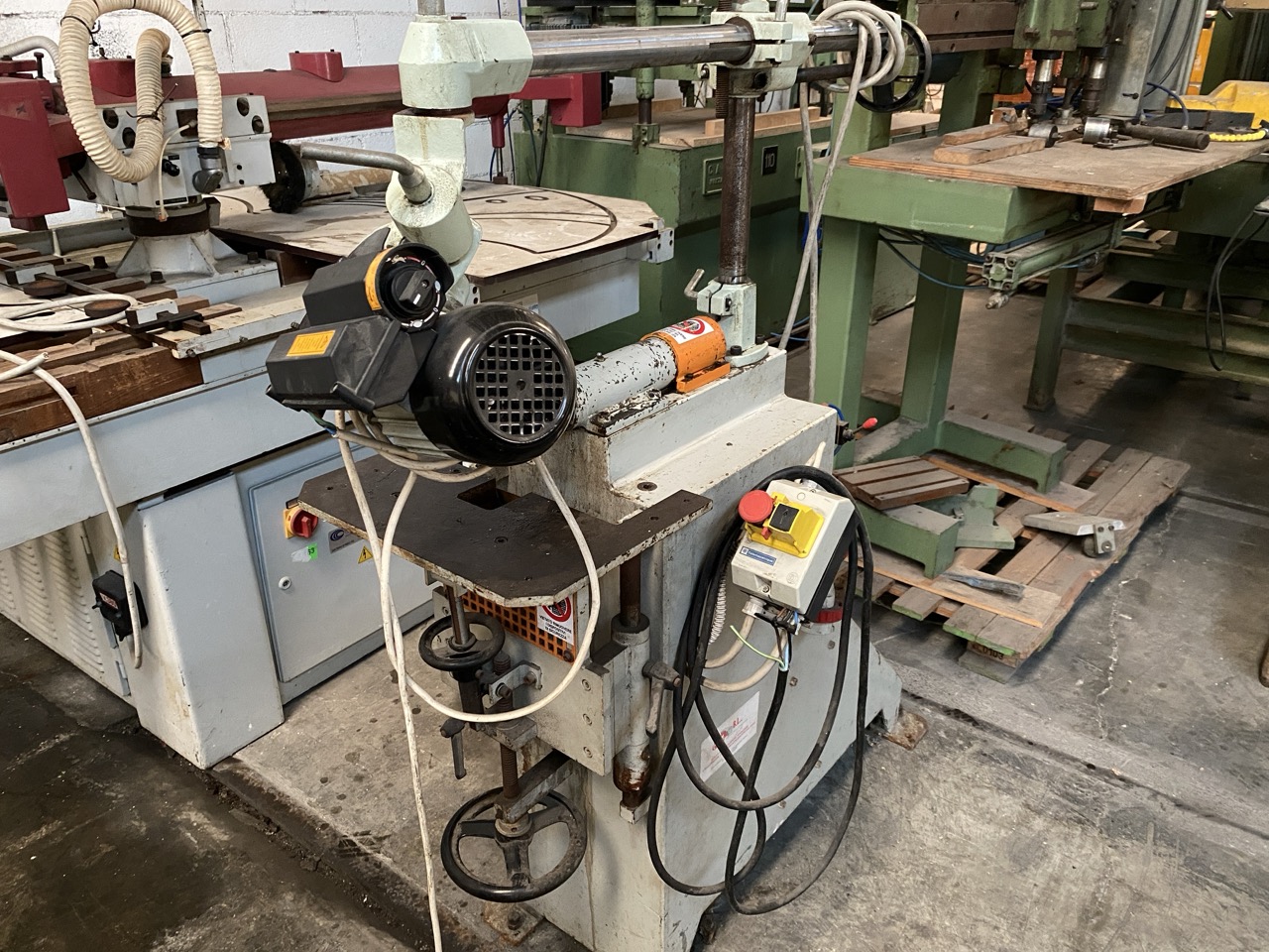 Usato 2000 BL Fresatrice con avanzamento