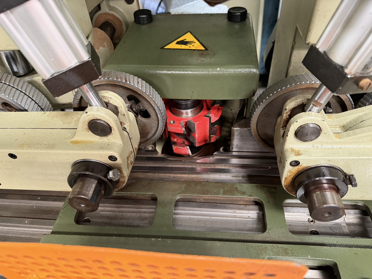 Usato 1995 SCM Superset 23 Plus Scorniciatrice marchiata CE, a 6 alberi + 1 universale, banco da mm. 230 con piano rigato.