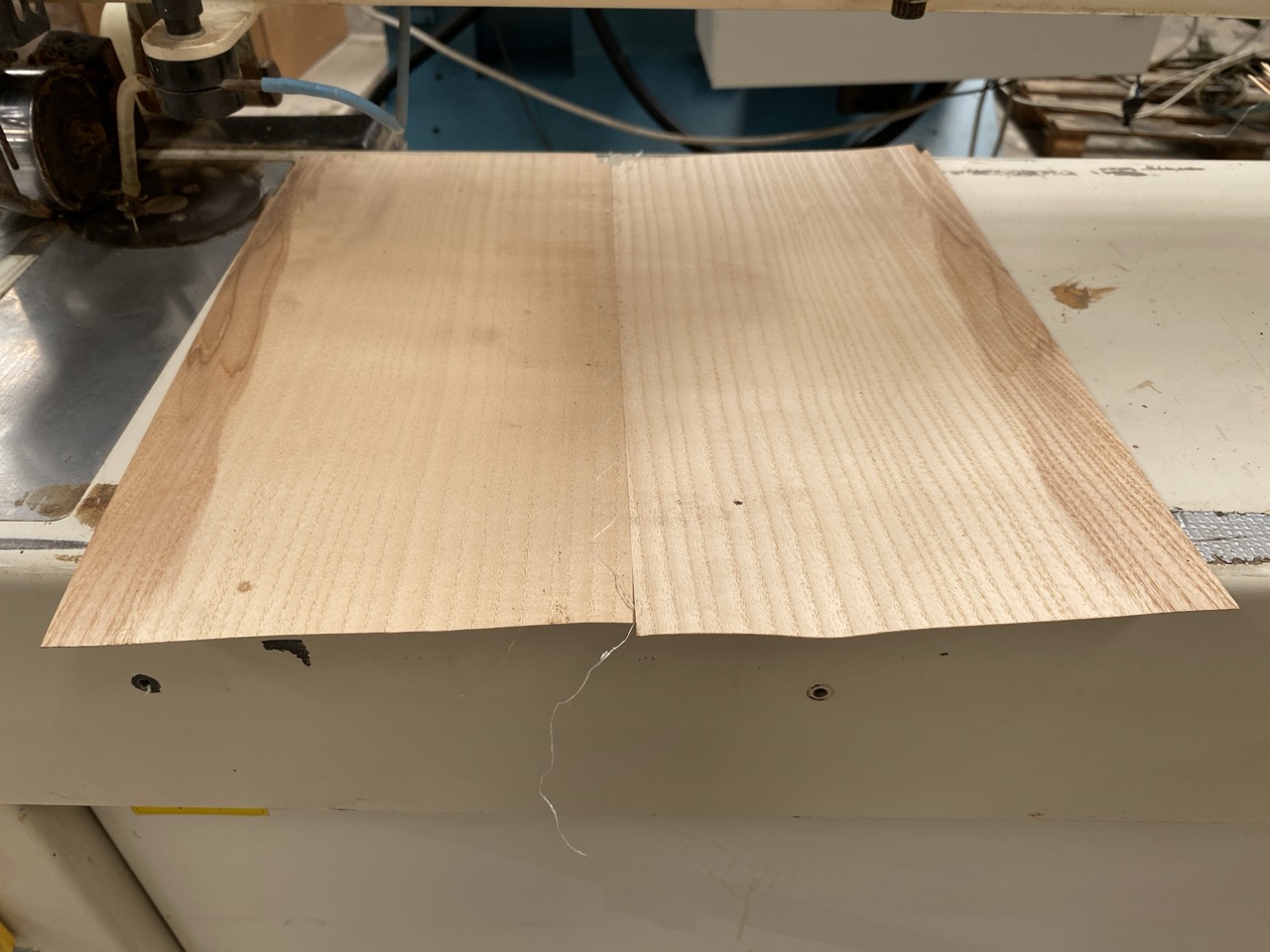 Usato 2002 Kuper FW/J-920 Giuntatrice per tranciati, impiallacciature, rimessi