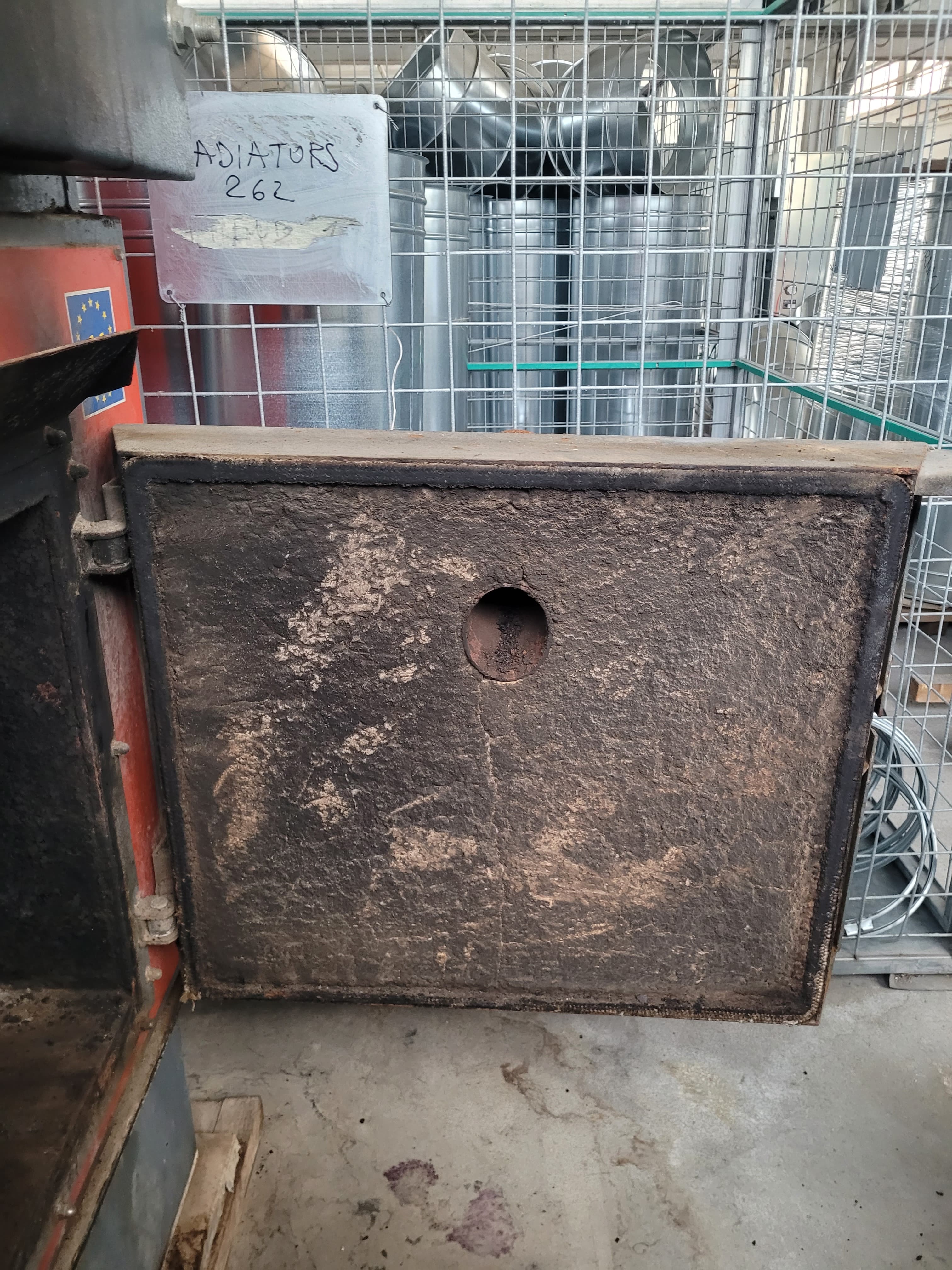 Usato 1996 Uniconfort CMT/F 45 Generatore di acqua calda alimentato a trucioli / legna