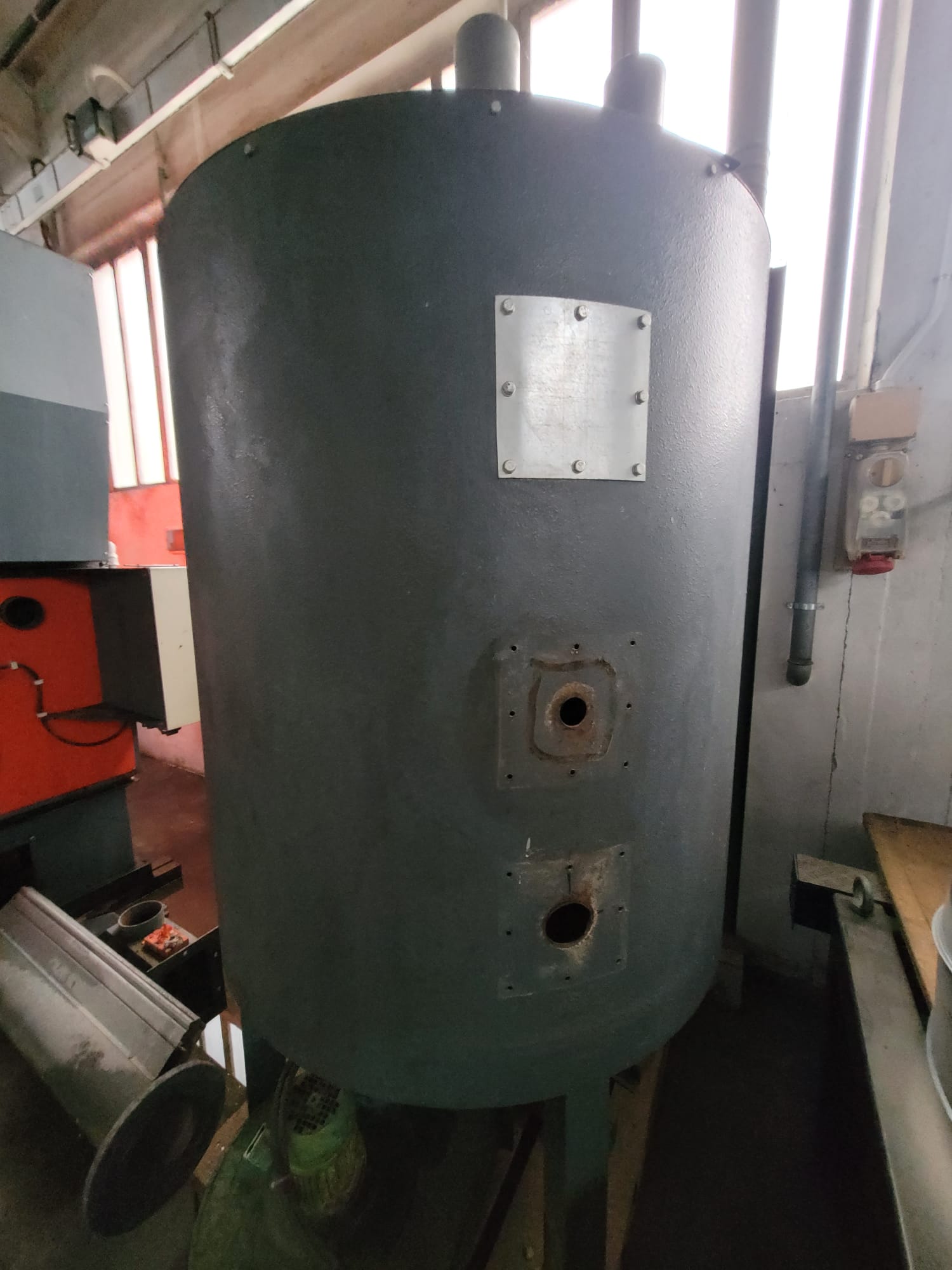 Usato 1996 Uniconfort CMT/F 45 Generatore di acqua calda alimentato a trucioli / legna