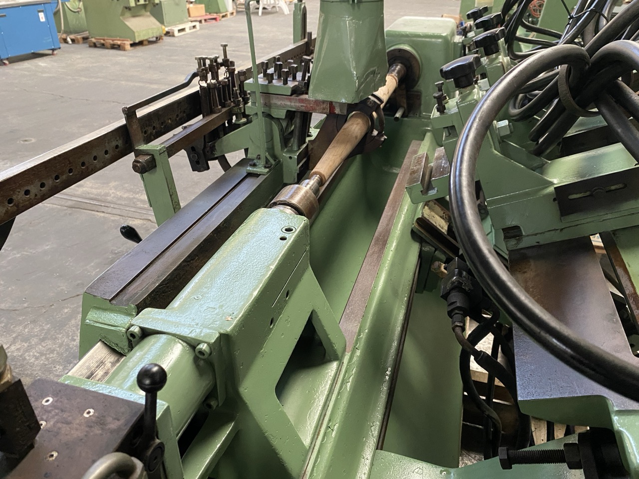 Usato OMA 90/A Tornio per legno, automatico con caricatore, lunghezza massima del pezzo mm. 900