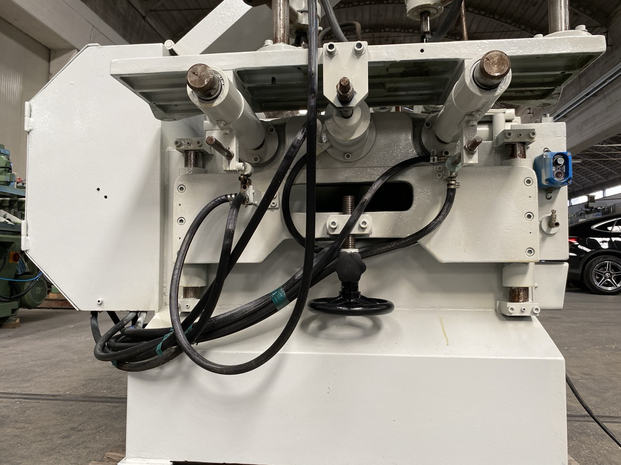 Usato Foratrice e oscillante orizzontale doppia, marca Sicma con 3 mandrini a forare e 1 mandrino oscillante, usata.