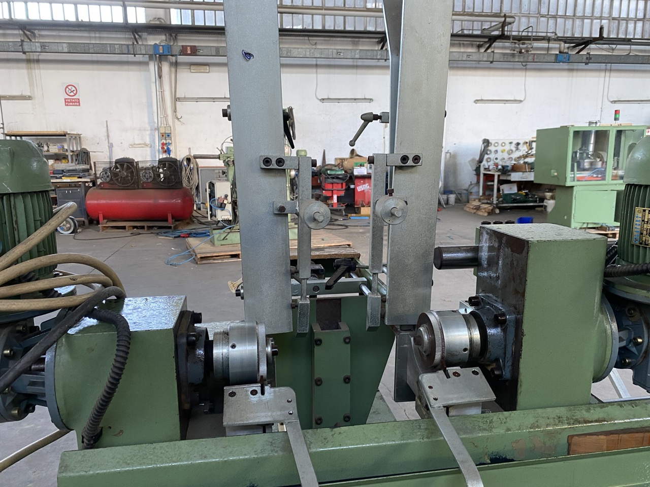 Usato Camam Zigrinatrice doppia automatica, con caricatore e gruppo a forare per fuselli con foro centrale.