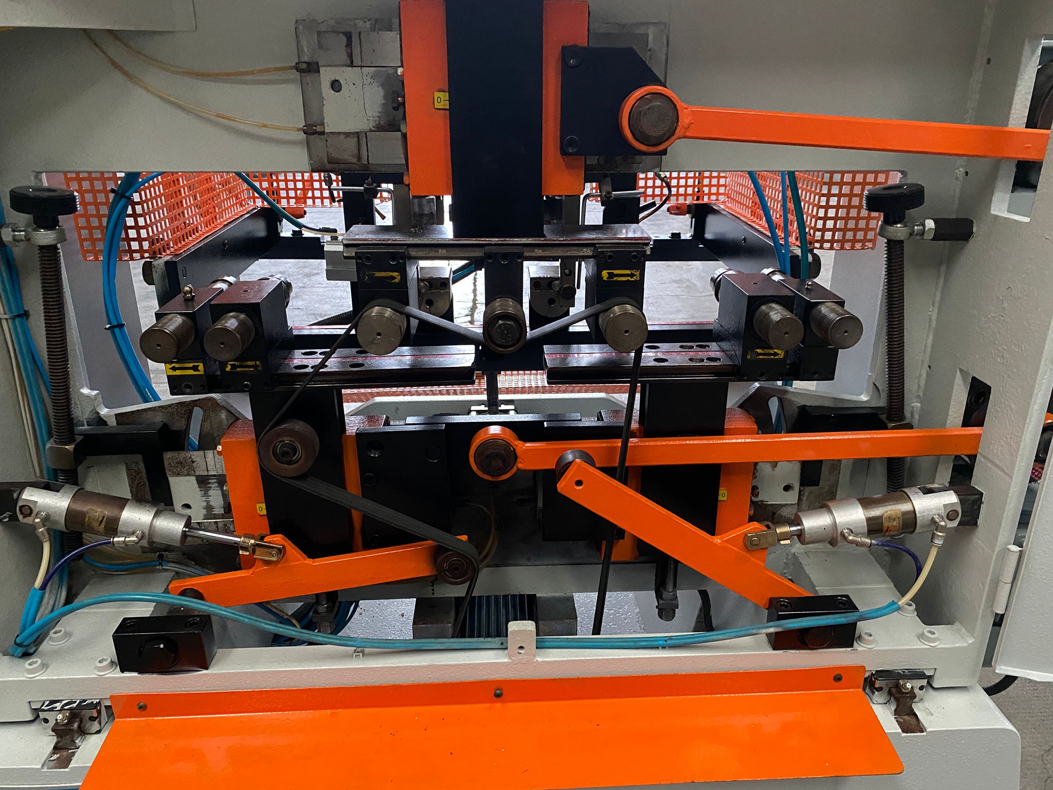 Ricondizionato 1995 Comec MMO/5-CL+CA Mortasatrice orizzontale a doppia oscillazione, con 7 mandrini